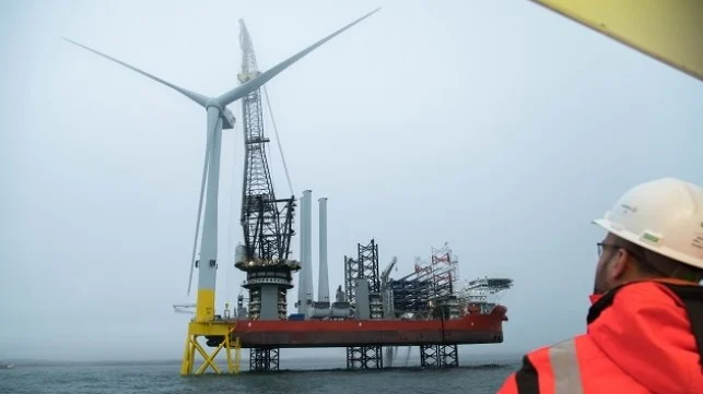 EOWDC-first-turbine-installation-1